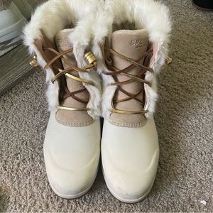 Sperry 8.5 waterproof faux fur boots